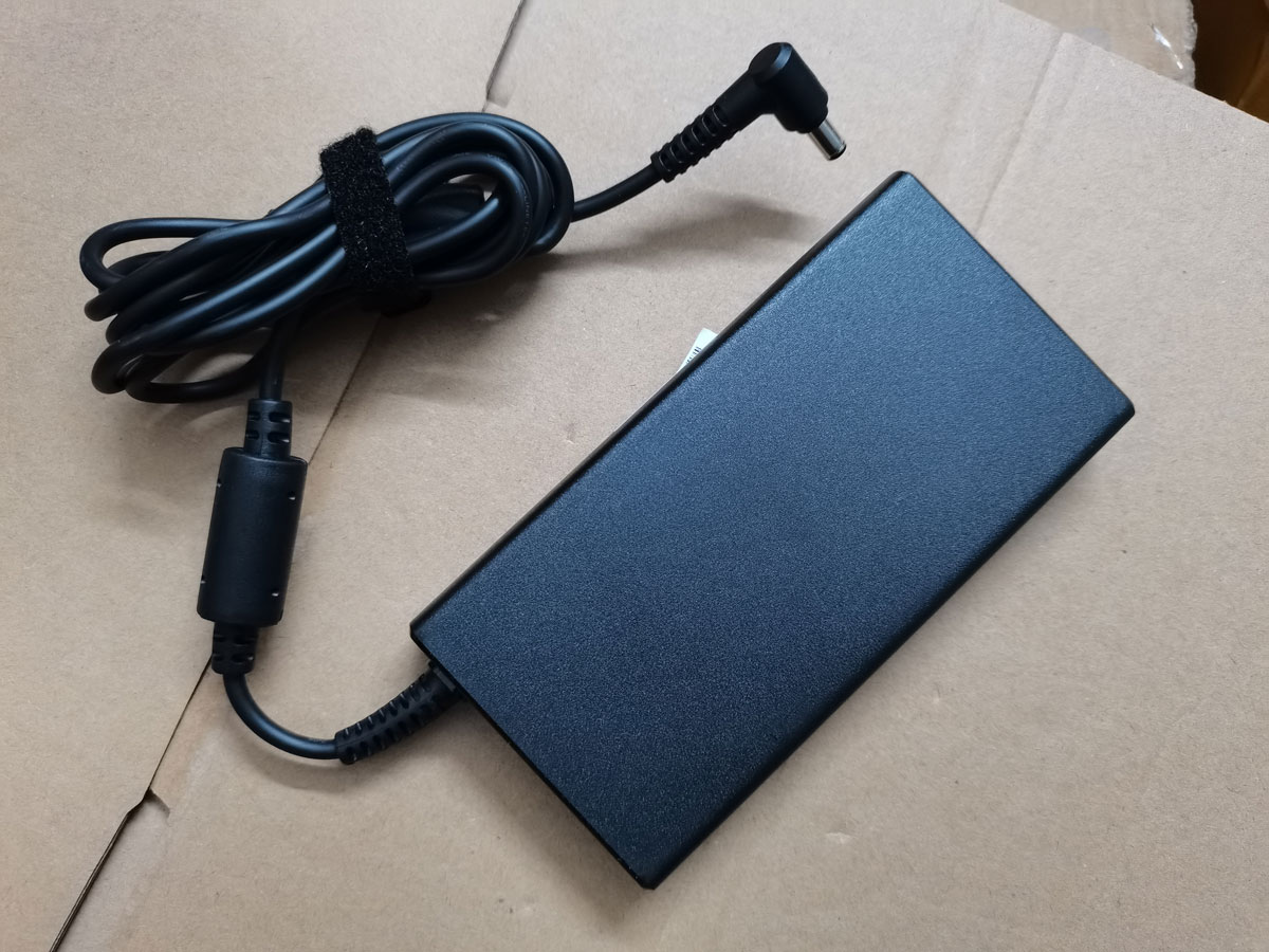NIEUWE Slanke OEM Chicony 19.5 - Pc Gaming News recensie en prijs